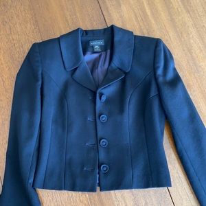 Short-fitted wool jacket. 90th